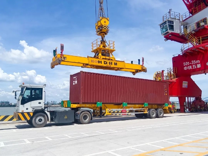 广州港甄选！去看港口“特种兵”金年会纯电牵引车→